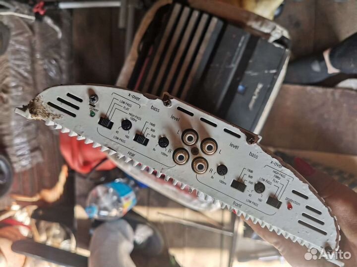 Автомобильный усилитель 4 канала