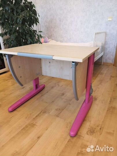 Растущий письменный стол, стул для первоклассника