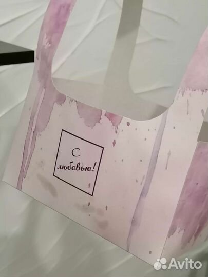 Картонная подарочная коробка для цветов или конфет