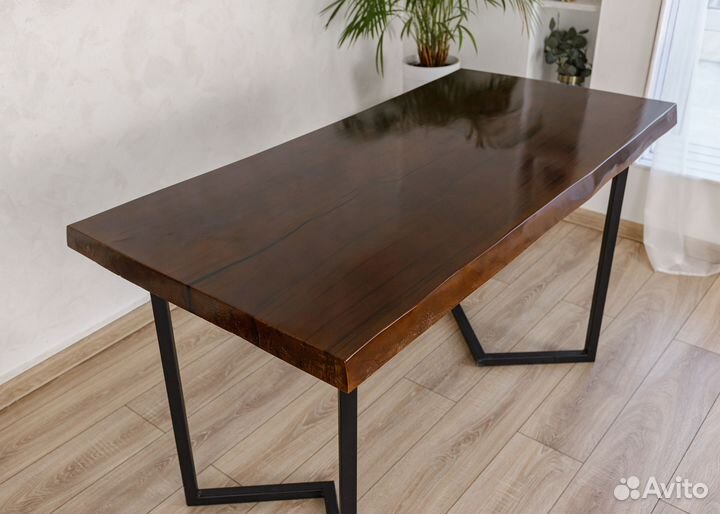 Стол из цельного слэба Бука