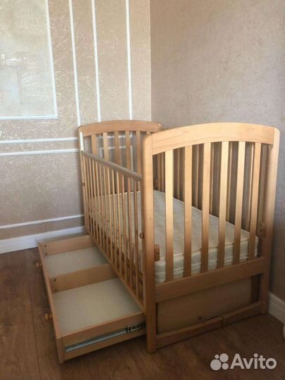 Детская кроватка с продольным маятником