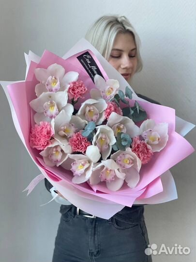 Орхидея с диантусами