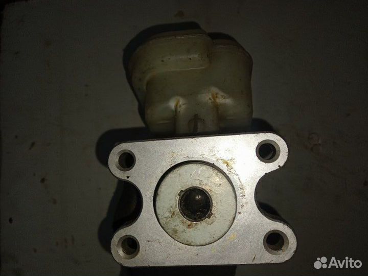 Главный тормозной цилиндр Nissan Serena PC24