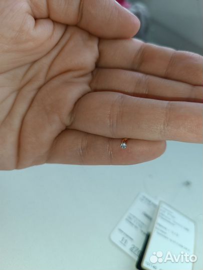 Золотая серьга пирсинг с бриллиантом