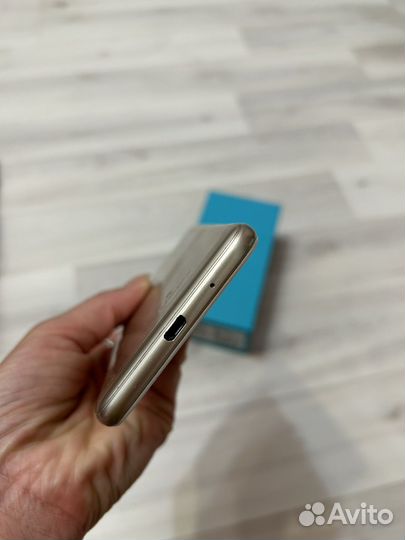 Телефон honor 7а