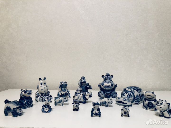 Продаю посуду и фигурки гжель