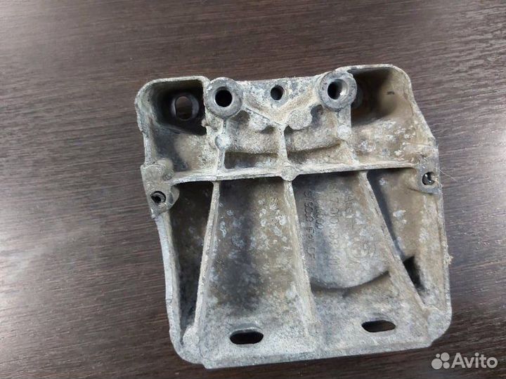 Кронштейн Bmw 525I E60 N52B25AF 2006