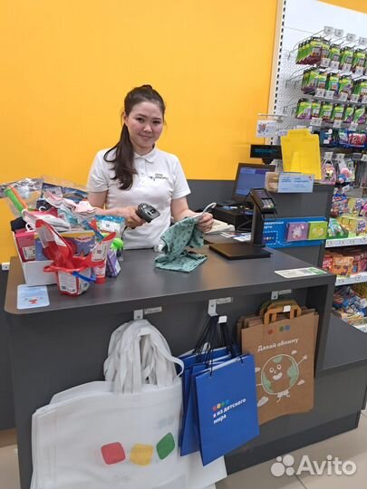 Кассир в детский магазин
