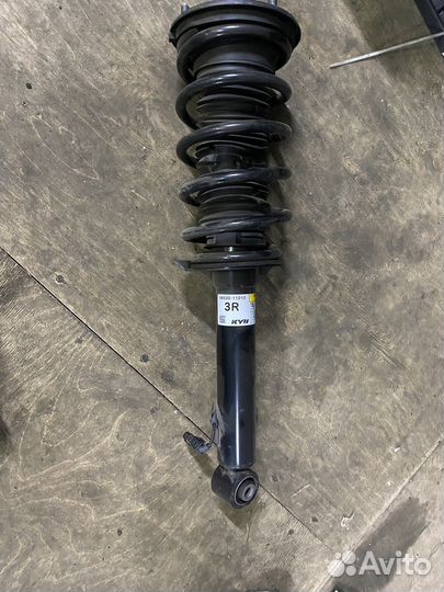 Задний амортизатор правый Lexus LC500