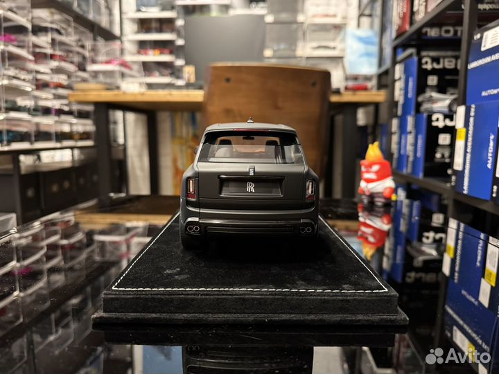 HH Rolls Royce Cullinan 1:18 матово черный