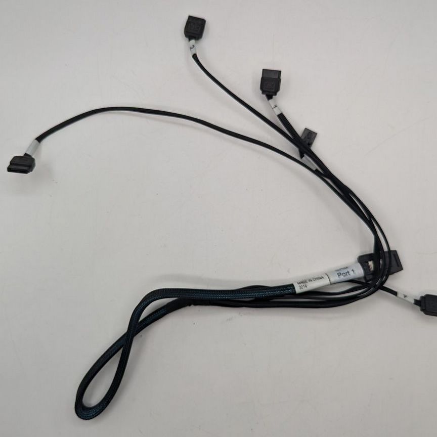 [1110961055] Кабель Molex, Mini Sas 4-Sata