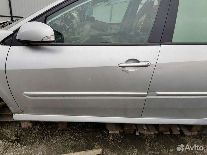 Дверь передняя левая Renault laguna 3