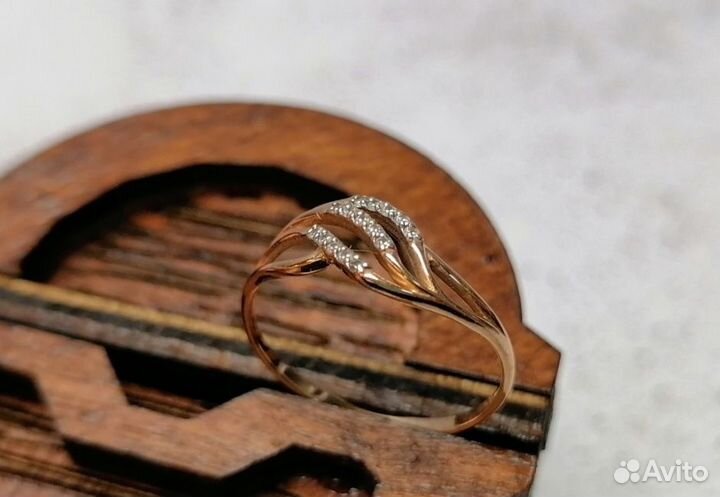 Золотое кольцо 585 пробы массой 1.2 грамма(17.5)