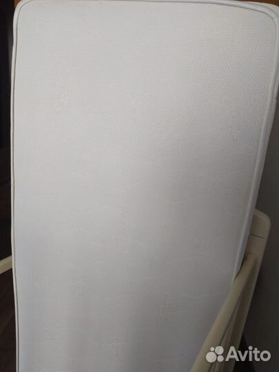 Детская кроватка с матрасом