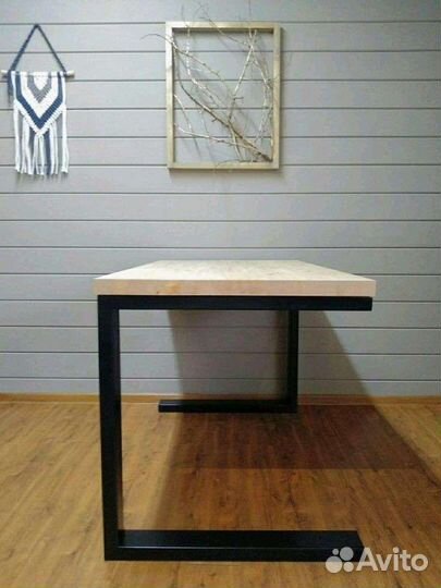 Стол в стиле лофт