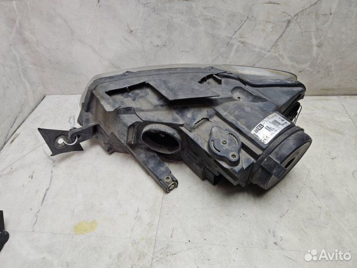 Фара передняя правая Volkswagen Passat B6 2.0 cbab