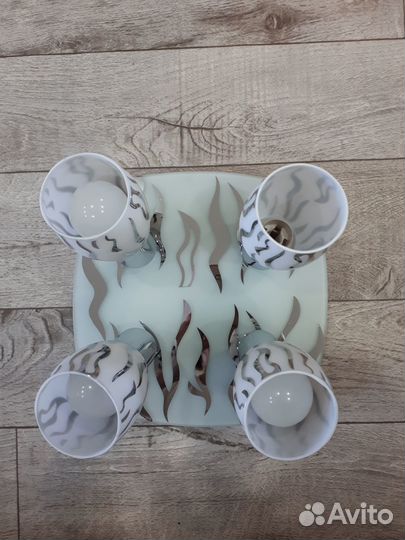 Продам люстру