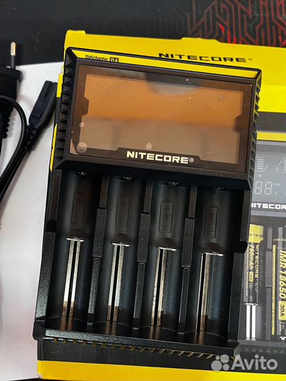 Зарядное устройство Nitecore D4