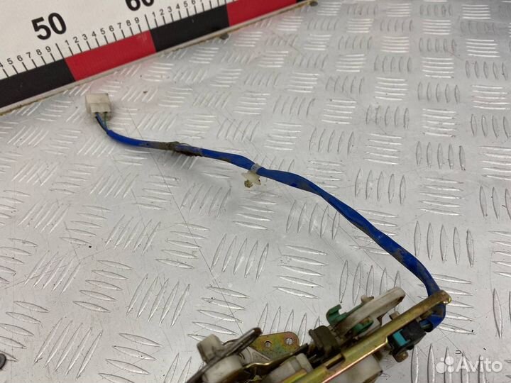 Б/У замок двери передний правый Mazda Demio 1 DW3W