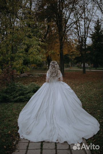 Свадебное платье со шлейфом 42-46