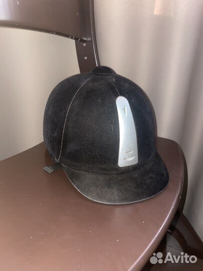 Каска для конного спорта