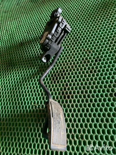 Педаль газа Nissan Almera N16 QG15DE 2005