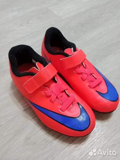 Футбольные бутсы nike