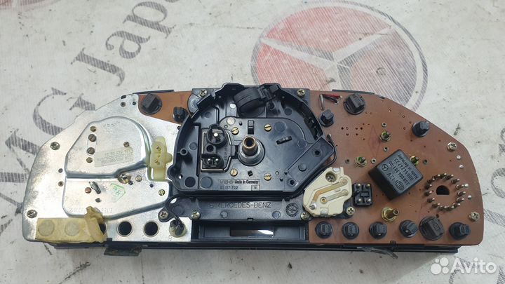Приборная панель на Mercedes-Benz W124