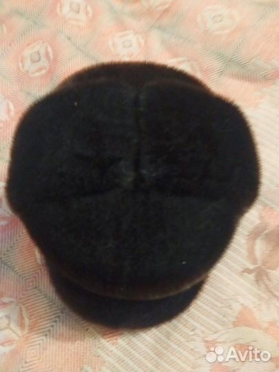 Мужская зимняя шапка с козырьком