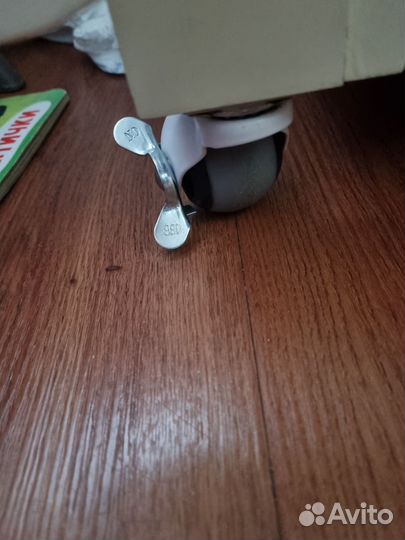 Детская кроватка с маятником и ящиком