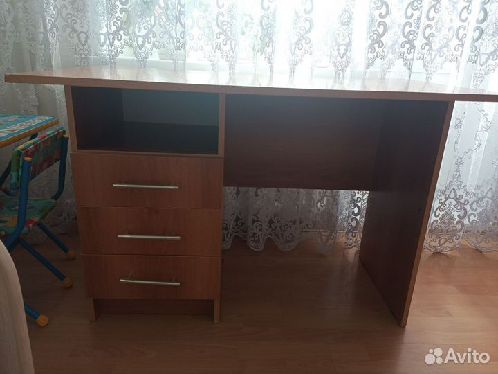 Письменный стол