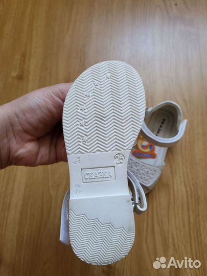 Босоножки для девочки 25 р новые