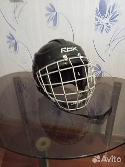 Хоккейный шлем