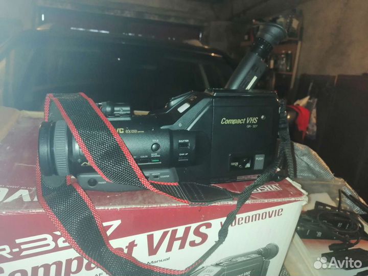 Видеокамера JVS VHS model NO GR-327E