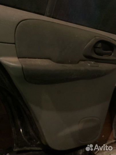 Дверь в сборе от chevrolet trailblazer 2003