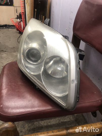 Фара Avensis