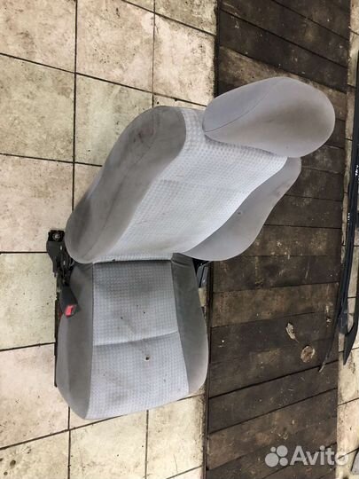 Сиденья Mitsubishi Montero Sport 1