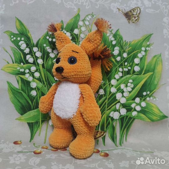 Вязанная плюшевая игрушка