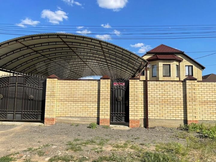 Дом 220 м² на участке 6 сот.