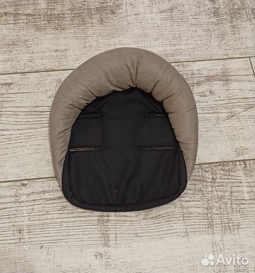 Подголовник для Maclaren