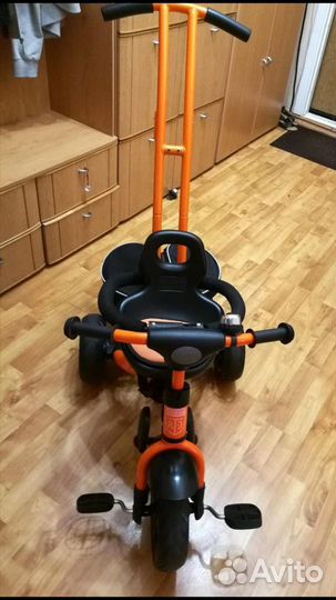 Детский трехколесный велосипед с родительской ручк