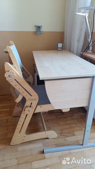 Продам школьную парту и стул