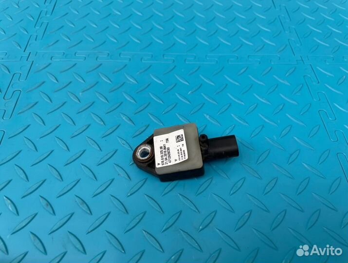 Датчик удара передний Porsche Panamera 970 M46.20