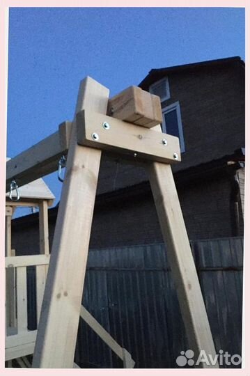 Деревянная детская площадка без занос