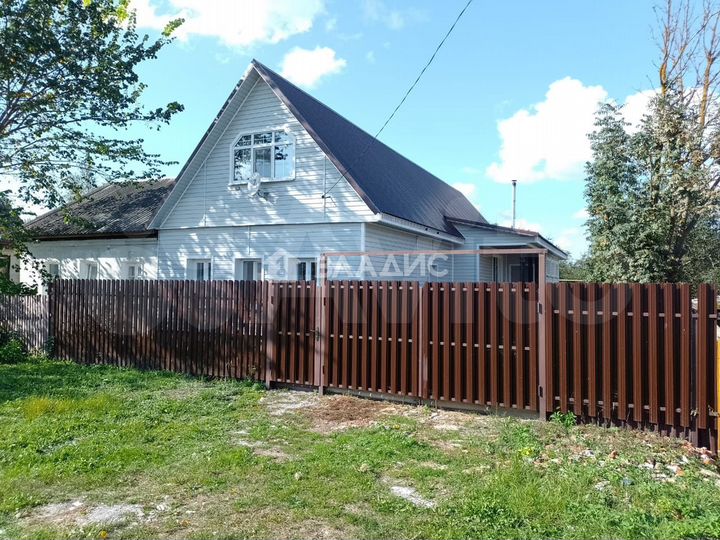 Дом 200 м² на участке 16,3 сот.