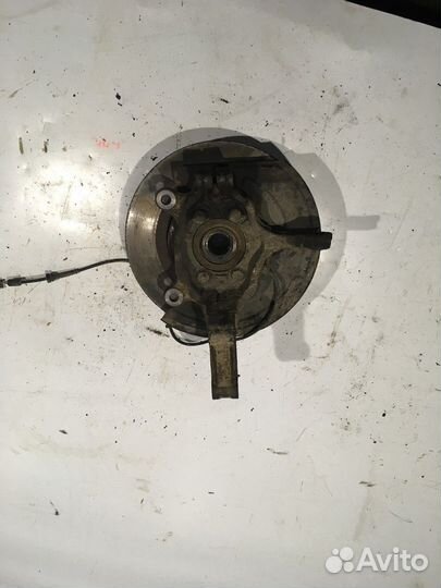 Кулак поворотный передний левый В сборе со ступице