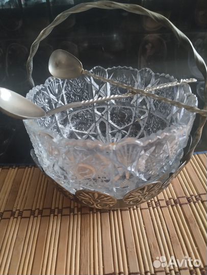 Хрустальная ваза в мельхиор корзинке+2ложки
