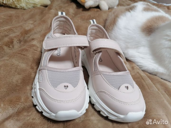 Кроссовки для девочки