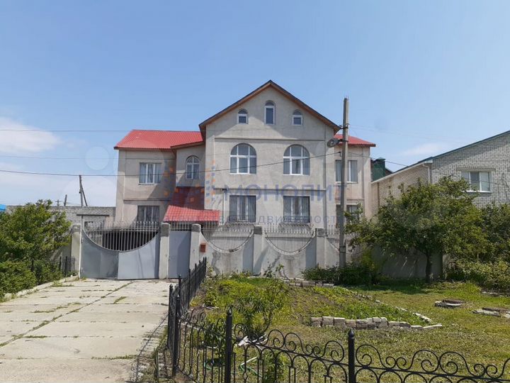 Коттедж 577 м² на участке 7,5 сот.