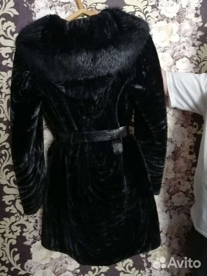 Шуба мутоновая с капюшоном 46 размер